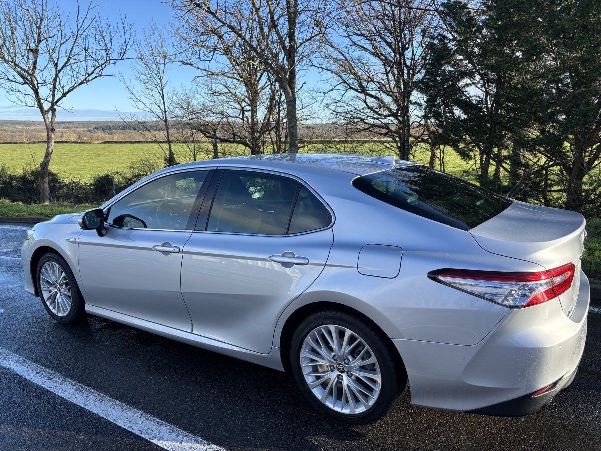 Toyota Camry hybride – Florent VTC Auray